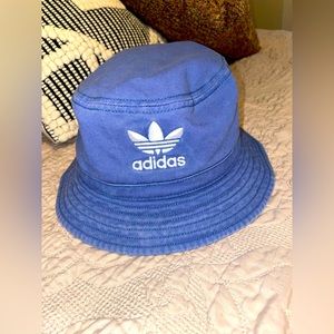 ADIDAS bucket hat